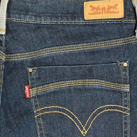 Levi’s Strauss Dark Wash Rolled Up Denim Capris w/4 Pockets *Like New* (8) - Picture 3 of 11